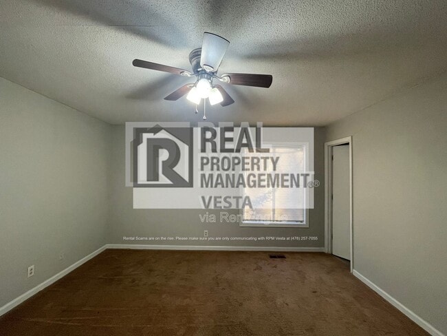 Building Photo - 307 Fox Tail Dr