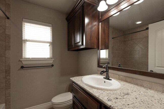 Building Photo - 2124 Newbrook Dr
