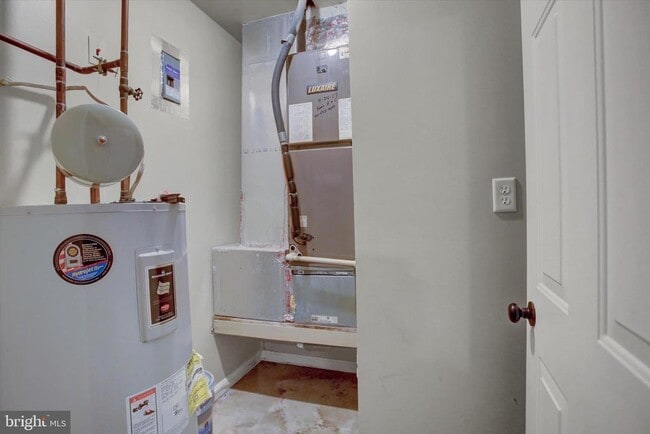 Building Photo - 2367 McCleary Dr