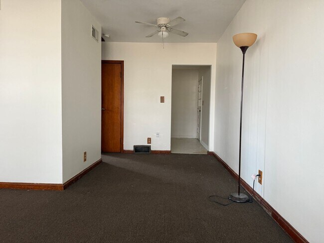 Building Photo - One Bedroom for RENT!!