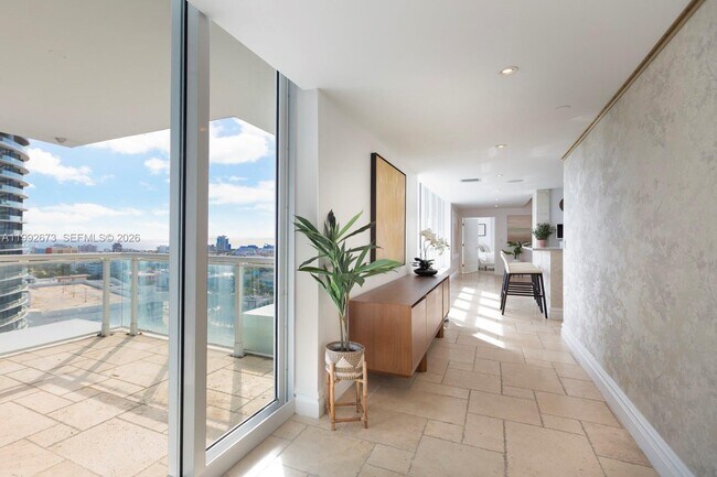 Building Photo - 520 West Ave