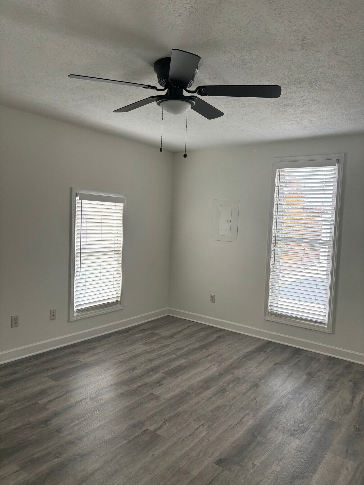 Building Photo - 205 S Ottawa St