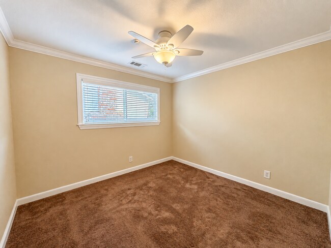 Building Photo - 40643 Encanto Way