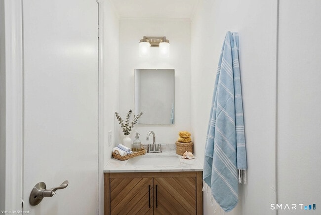 Building Photo - 9 Crescent Park Rd