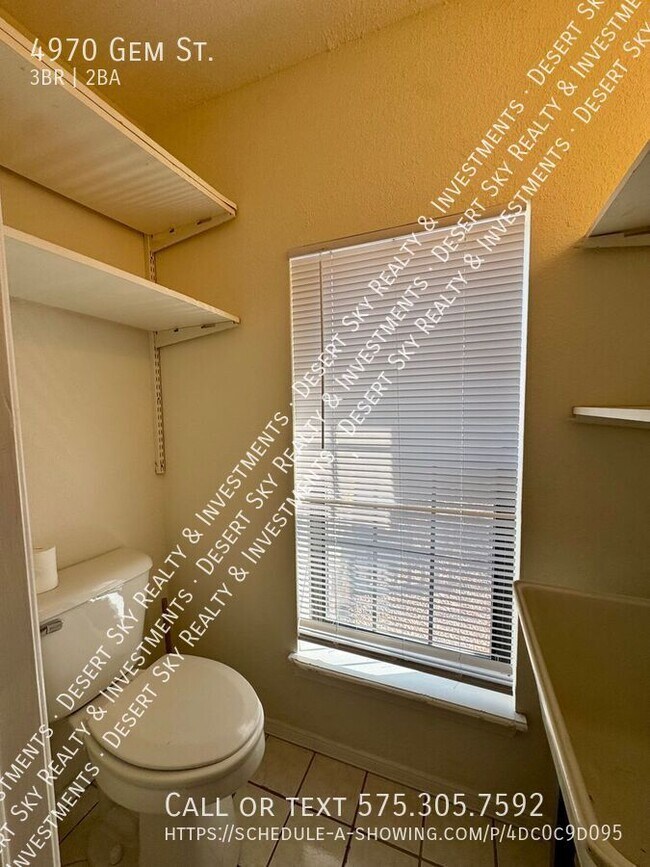 Building Photo - 4970 Gem St