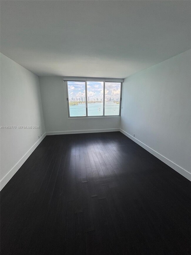 Building Photo - 1000 West Ave