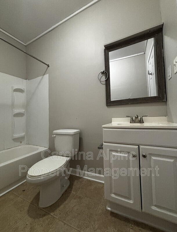 Building Photo - 1601 Collinston Dr