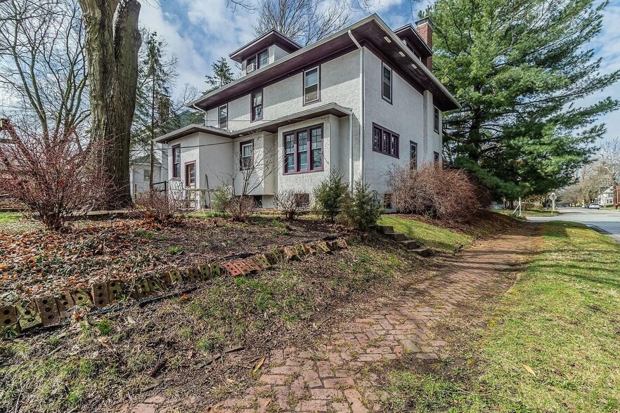 Back View - 602 S Broadway Ave