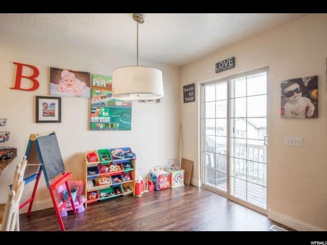Building Photo - Lovely Townhome Conveniently Located Near ...