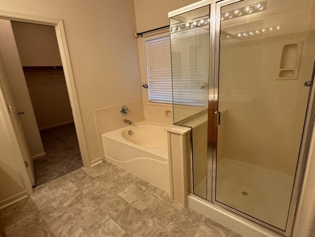 Building Photo - Available 9/1 Single level home in Lincoln...