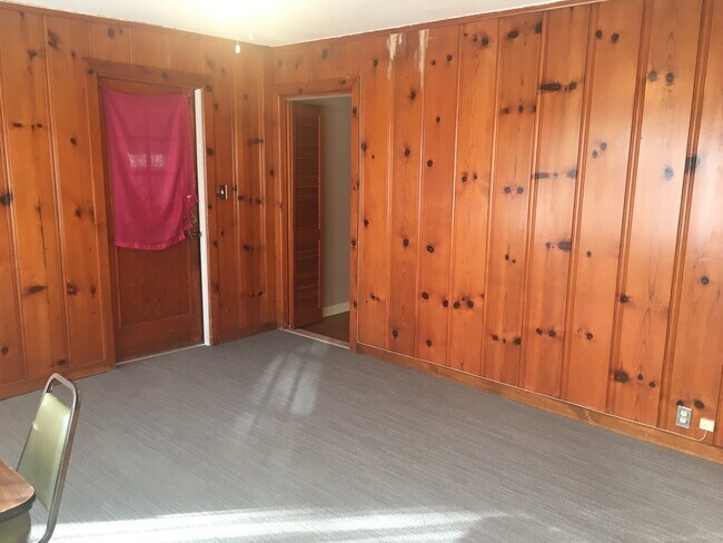 Building Photo - 130 Rolling Green Dr