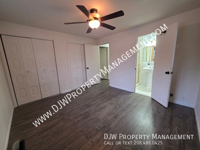 Building Photo - 9144 W Dalton Pl