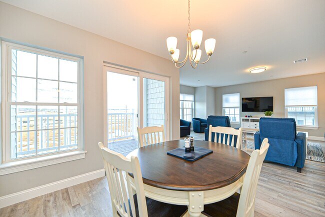 Building Photo - WINTER RENTAL Gorgeous 2 bedroom very spac...
