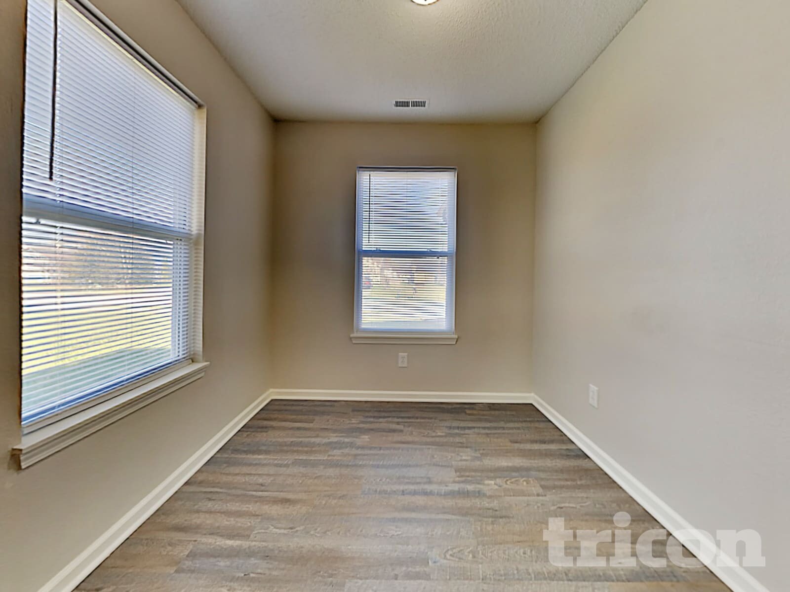 Building Photo - 1697 Willowview Ln