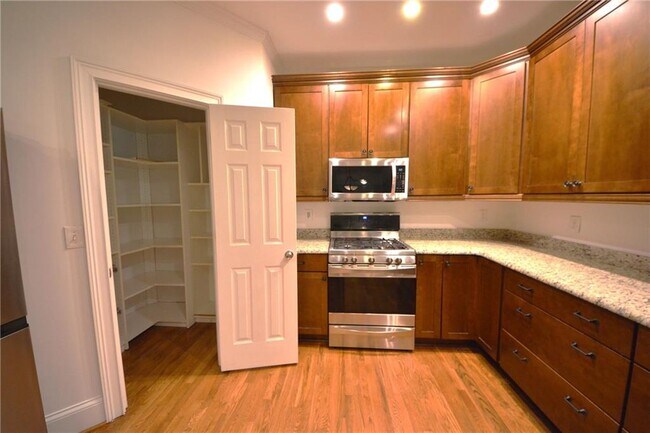 Building Photo - 135 Brightmore Way