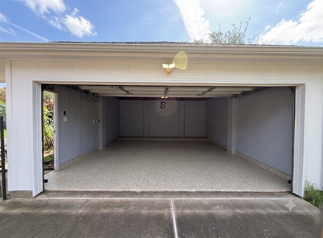 Building Photo - 3906 Eastland Lake Dr