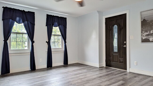 Building Photo - 81 Knox Ave