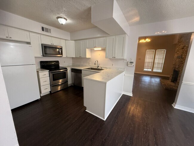 Building Photo - 3027 O'Neal Ln