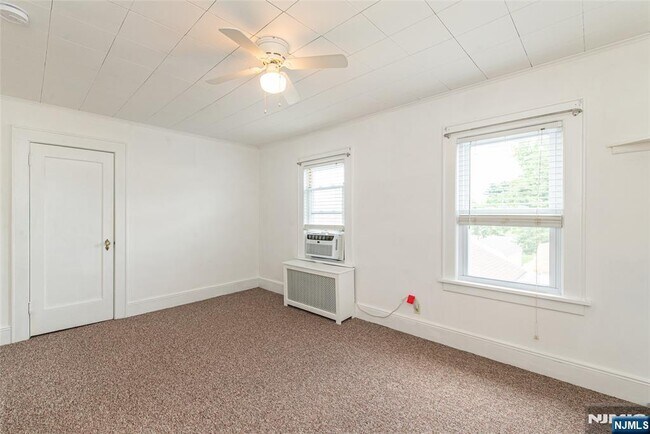 Building Photo - 807 Fern St