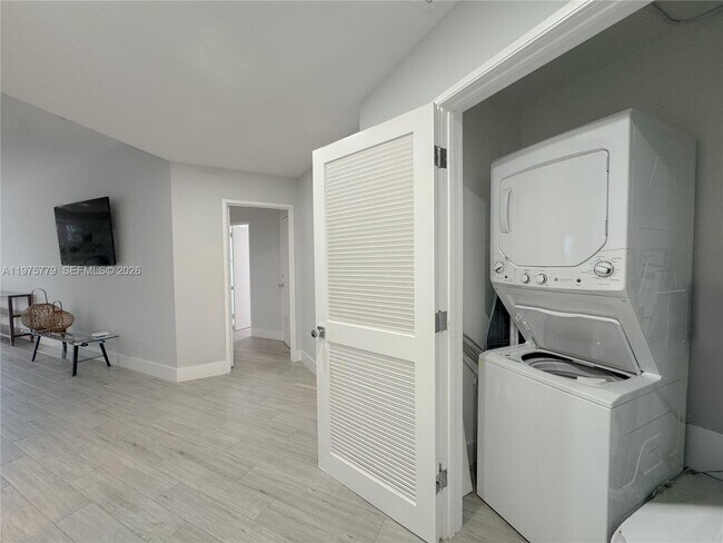 Building Photo - 4925 Collins Ave