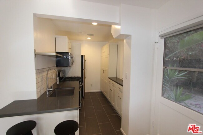 Building Photo - 408 Pershing Dr