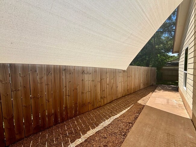 Building Photo - Brown Bark