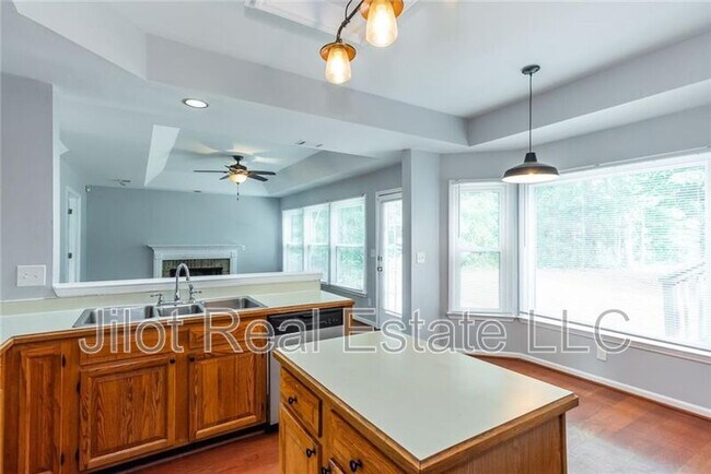 Building Photo - 483 Mountain Oaks Pkwy