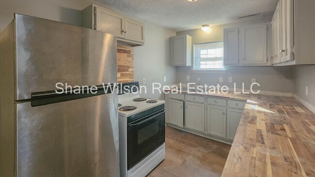 Building Photo - Charming 3-Bedroom 1 Bath with 1050 Sq. Ft. of Cozy Living in Chattanooga!