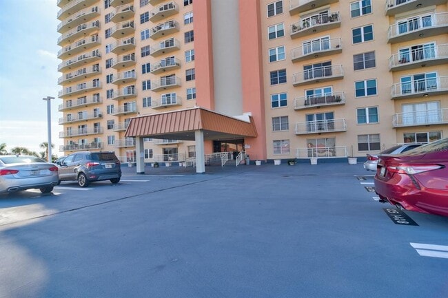 Building Photo - 4900 Brittany Dr S