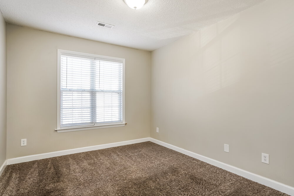 Building Photo - 1940 Shadow Glen Dr