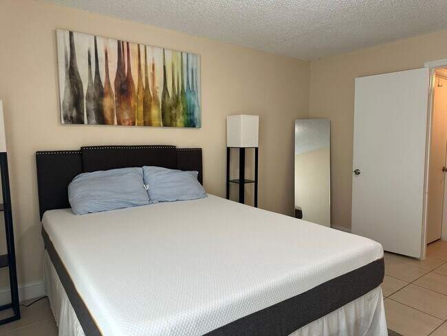 Building Photo - 2/2 Fully Furnished Condo in Orlando