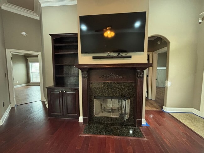 Building Photo - 4 BEDROOM BLANCHARD HOME NEAR I49