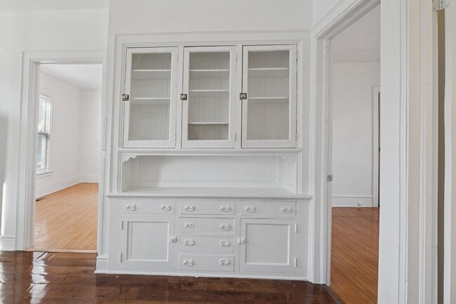 Building Photo - 1734 W Clarke St