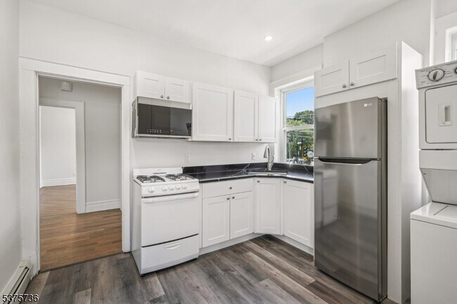 Building Photo - 34 Main St