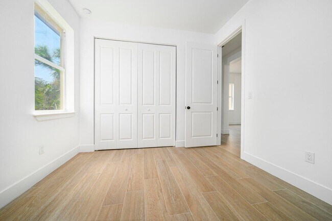 Building Photo - 15261 Brainbridge Cir