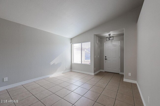 Building Photo - 2134 E Robin Ln