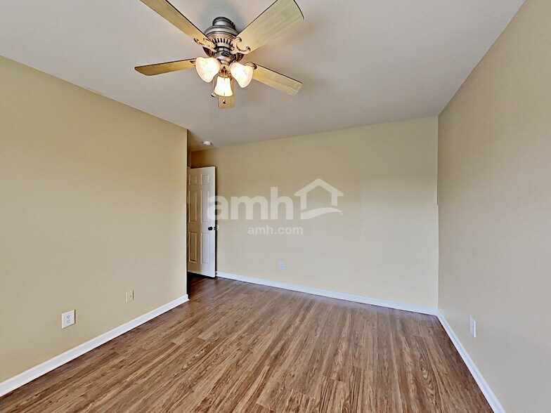 Building Photo - 1025 Addington Rd