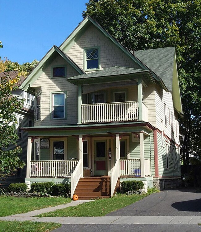Building Photo - 831 Westcott St