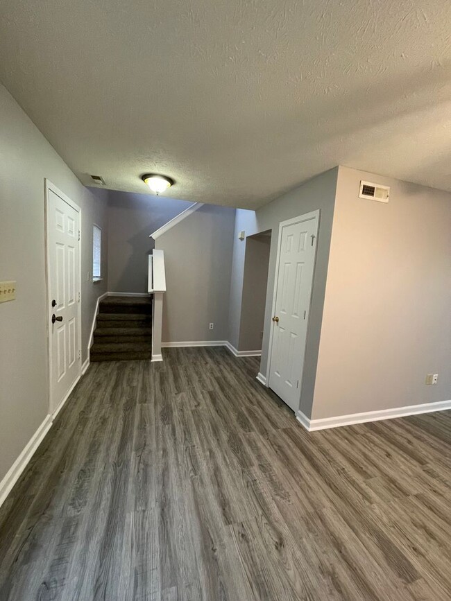 Building Photo - 2840 Rand Ln