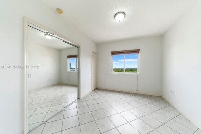 Building Photo - 3500 Coral Wy