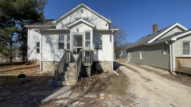 Building Photo - 205 E Phoenix Ave