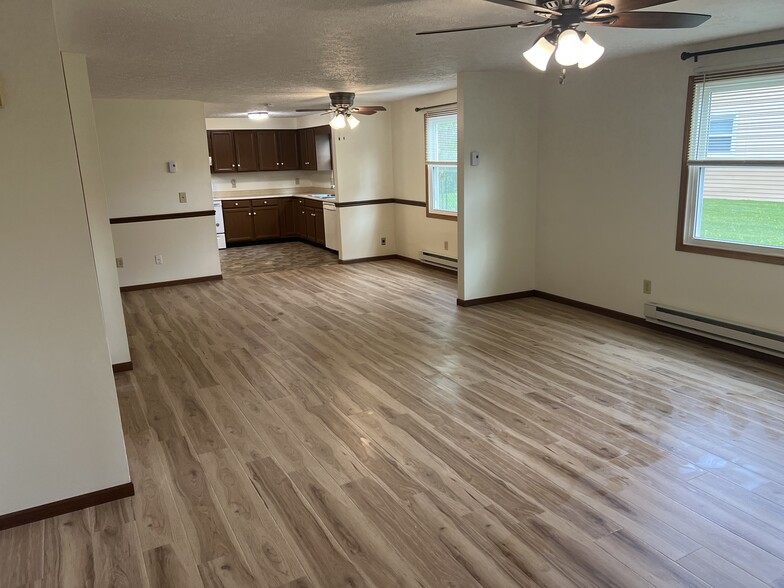 Living room - 5633 Opal St