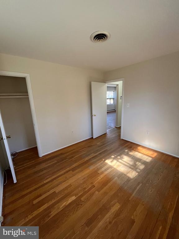 Building Photo - 1331 E Longview Dr