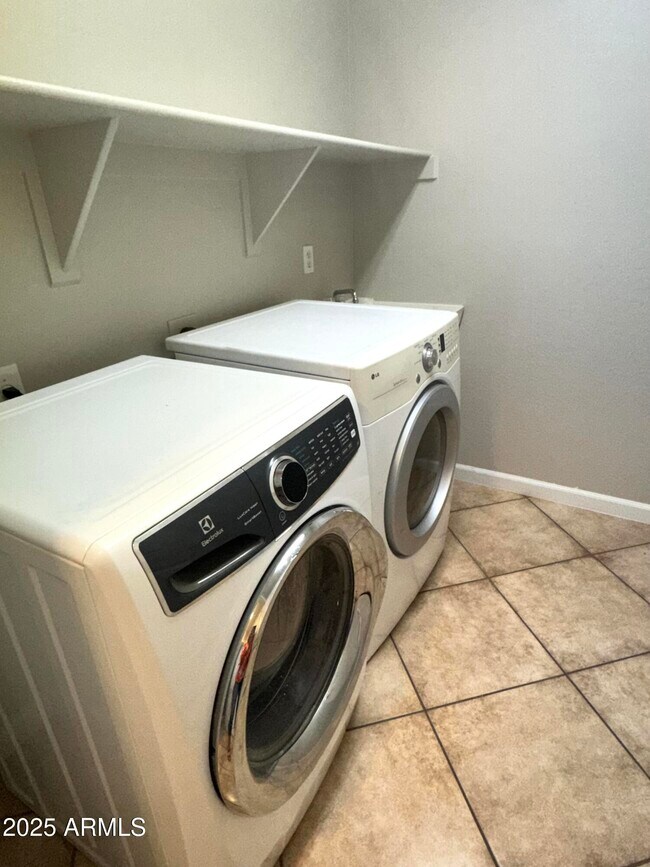 Building Photo - 7408 S 37th Dr