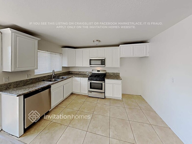 Building Photo - 8217 Laurel Canyon Blvd