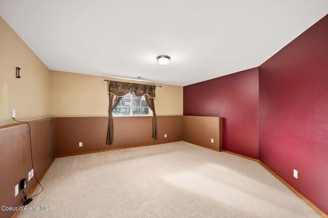 Building Photo - Large Home in Strawberry Fields
