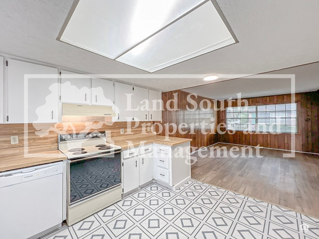 Building Photo - 711 W Daughtery Rd