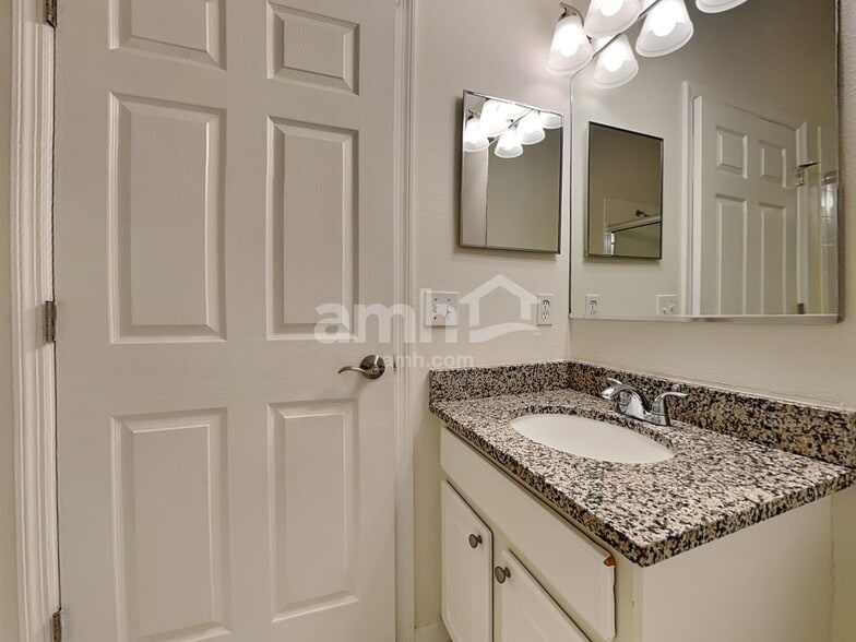 Building Photo - 14305 Gnatcatcher Terrace