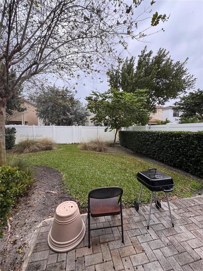 Building Photo - 772 NE 191st Terrace