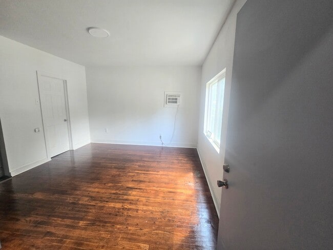 Building Photo - 542 N Scott St